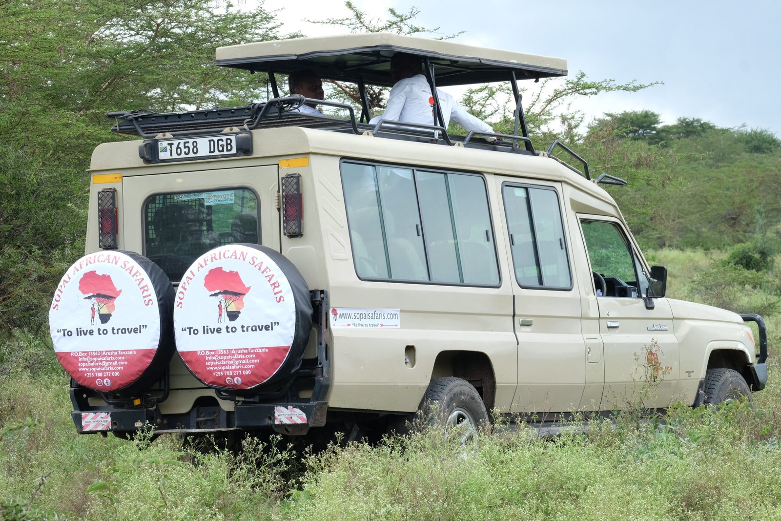 Sopai Safaris jeep