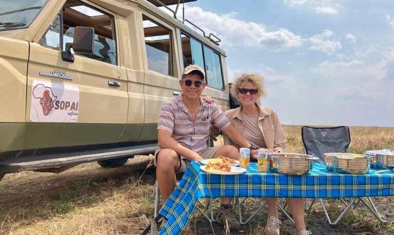 Serengeti bush lunch